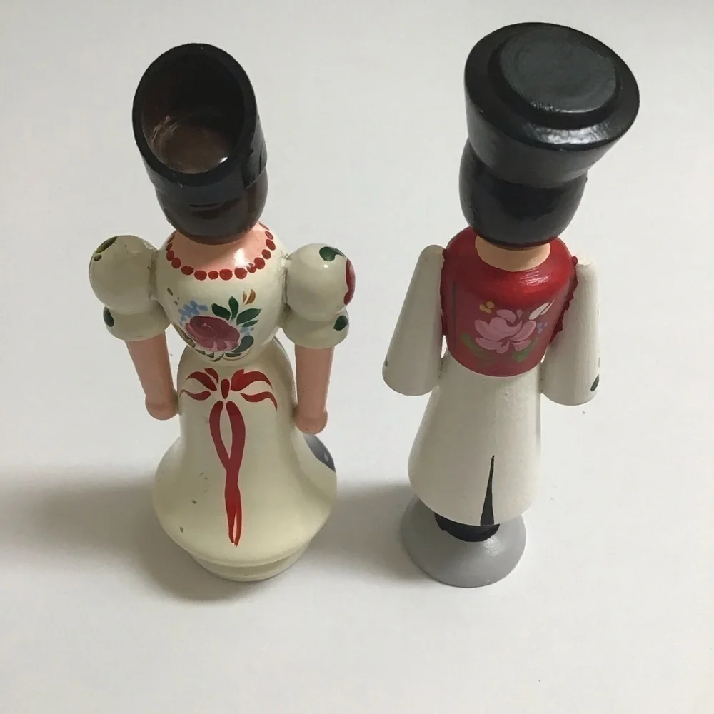 Russian Wooden Dolls Figurines PAIR Hand Painted Souvenir White Floral Vintage